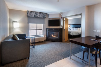 Suite, 1 King Bed, Non Smoking, Fireplace