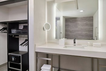 Suite, 2 Queen Beds (Mobility Accessible, Roll-in Shower)