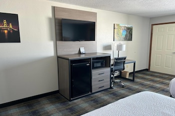Room, 1 King Bed, Accessible, Lake View (Bathtub w/ Grab Bars)
