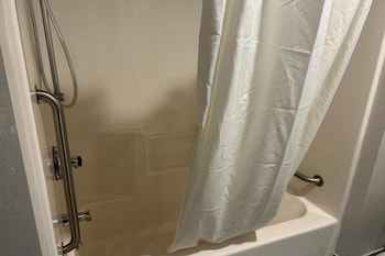 Room, 2 Queen Beds, Accessible, Lake View