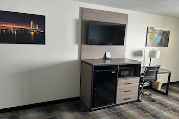 Suite, 2 Queen Beds, Accessible, Lake View