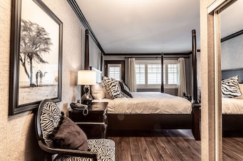 Suite, 1 King Bed, Non Smoking, Balcony