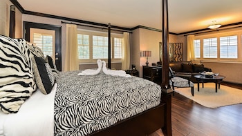 Suite, 1 King Bed, Non Smoking, Balcony