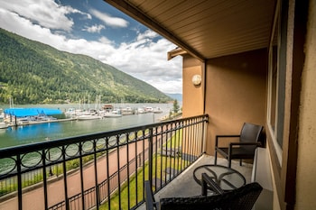Standard Studio, 1 King Bed, Kitchenette, Lake View (with Sofabed)