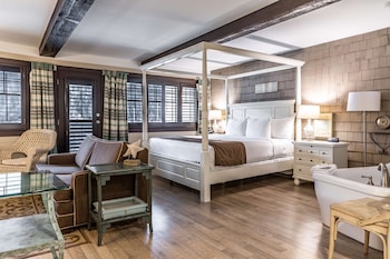 Suite, 1 King Bed, Non Smoking, Balcony