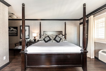 Suite, 1 King Bed, Non Smoking, Balcony