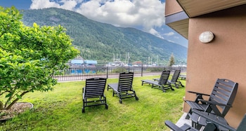 Standard Room, 1 King Bed, Accessible, Patio (with Sofabed)