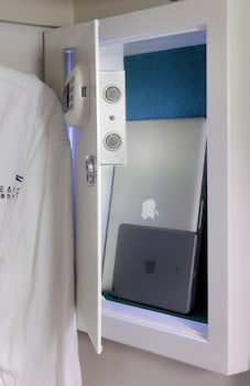 Room, 1 King Bed, Accessible, Harbor View