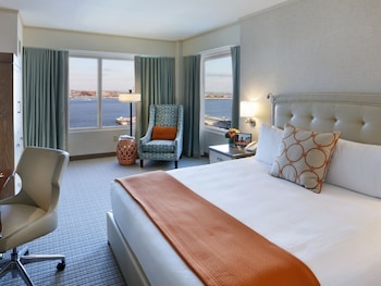 Room, 1 King Bed, Accessible, Harbor View