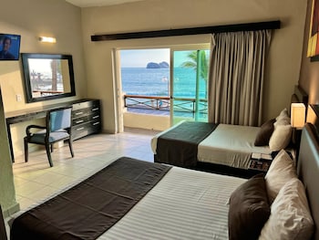 Standard Room, 2 Double Beds, Ocean View