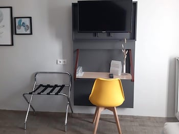 Standard Room, 1 Queen Bed (Up to 3 adults)