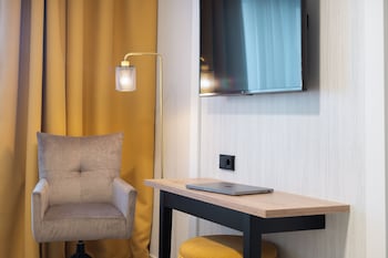 Standard Room, 1 Queen Bed (Up to 3 adults)