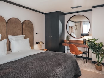 1 Bedroom Apartment - 4 people, located 300m from the hotel