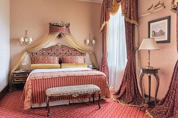 Luxury Suite, 1 King Bed with Sofa bed