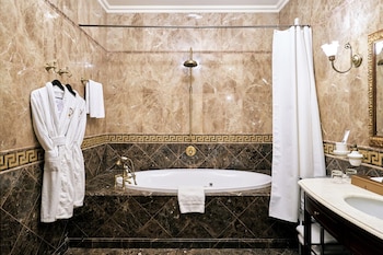 Luxury Suite, 1 King Bed with Sofa bed