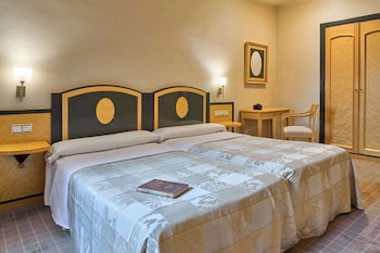 Double Room (with extra bed 3 Adults)