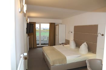 Deluxe Room, Balcony