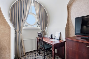 Superior Room, 1 Queen Bed (Castle)