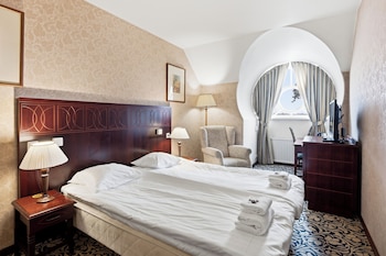 Superior Room, 1 Queen Bed (Castle)