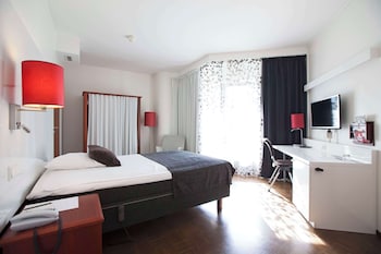 Single Room (Motorised Bed)
