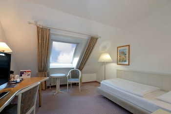 Standard Room, 1 Twin Bed, Bathtub