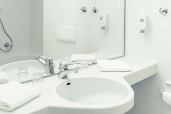 Comfort Room, 2 Twin Beds, Bathtub