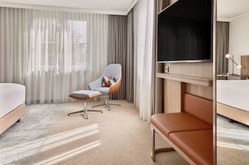 Room, 1 King Bed (Corner)