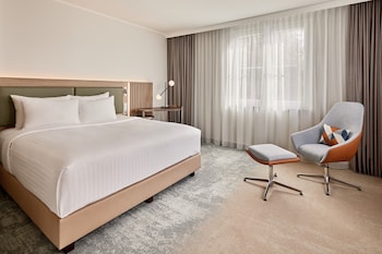 Room, 1 King Bed (Corner)