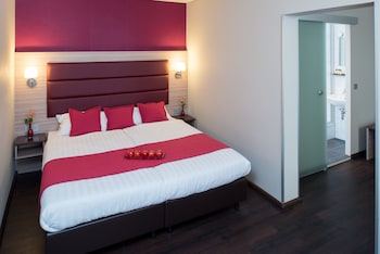Quadruple Room (Double Sofa)