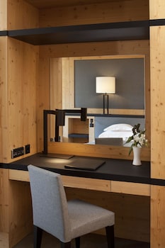 Deluxe Room Mountain View