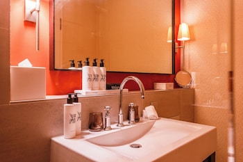 Room (Petite)
