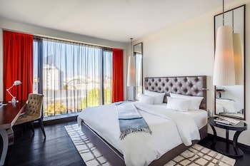 Panoramic Room