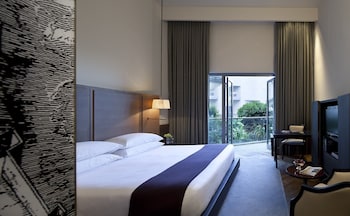 Deluxe Room, Pool View (Partial Old City view)
