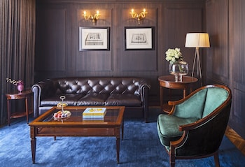 Executive Suite with a terrace and Old City view.
