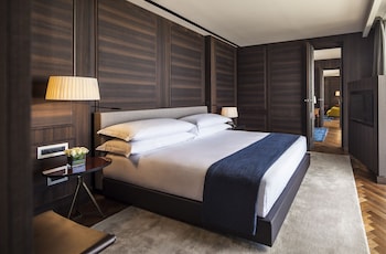 Presidential Suite with terrace and Old City view.