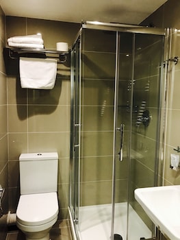 Single room with Separate Private Bathroom
