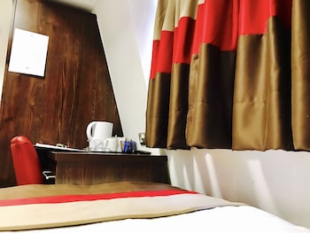 Single room with Separate Private Bathroom