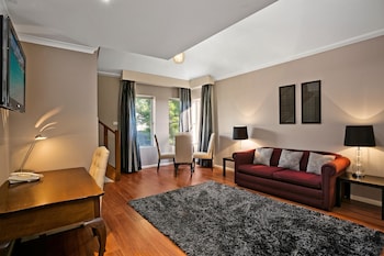 Suite, 1 Queen Bed, Non Smoking, Mezzanine