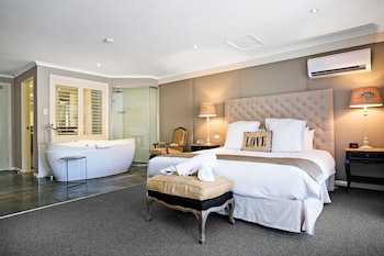 Executive Suite, 1 King Bed, Non Smoking, Jetted Tub
