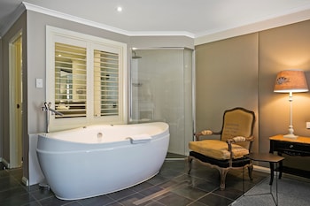 Executive Suite, 1 King Bed, Non Smoking, Jetted Tub