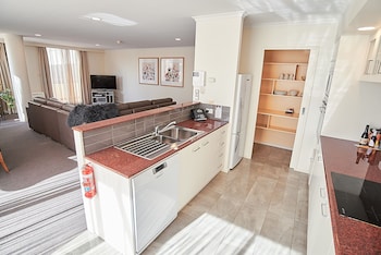 2 Bedroom Deluxe Apartment