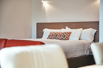 Standard King Suite - Accessible