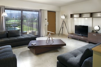 Executive Suite, Private Pool