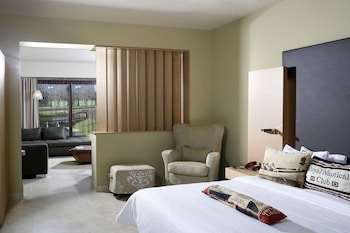 Executive Suite, Private Pool