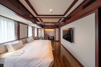 Junior Suite - South Building