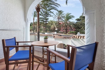 The Level, Family Room, Sea View