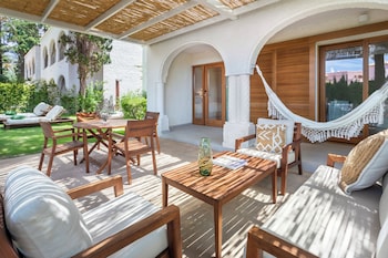 The Level Garden Villa (2+2)