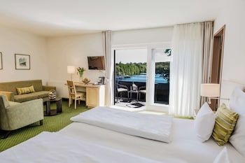 Standard Room, 1 Double Bed, Balcony, Lake View