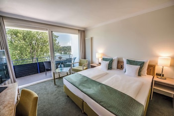 Standard Room, 2 Twin Beds, Balcony, Lake View