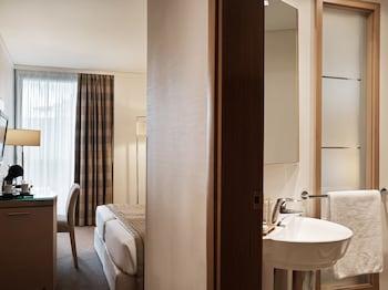 Superior Double or Twin Room, City View (Business)